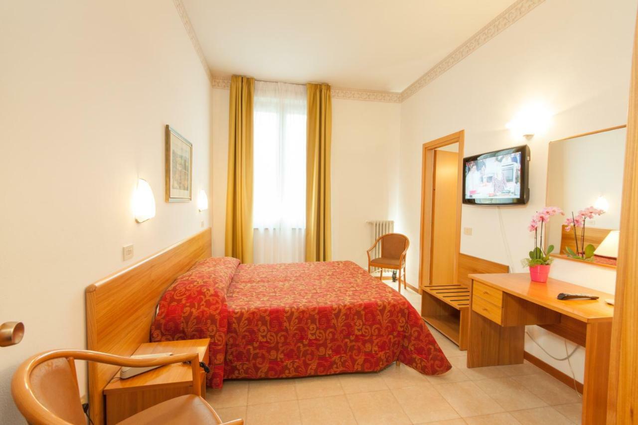 Albergo Vittoria Salsomaggiore Terme Buitenkant foto